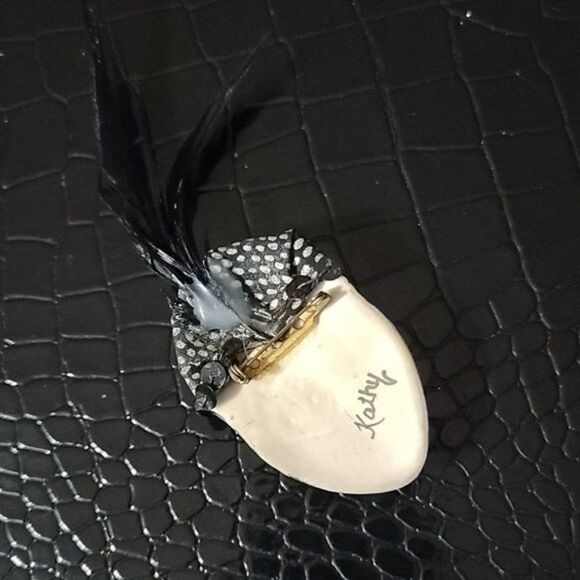 Vintage Handmade Unique Womens Face Painted Brooch Pin Feathers - Picture 7 of 11